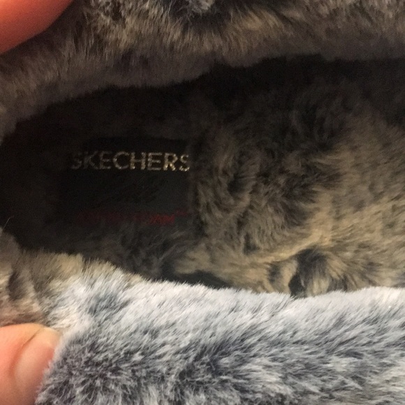 NWOT sketchers navy fuzzy slippers - Picture 5 of 5